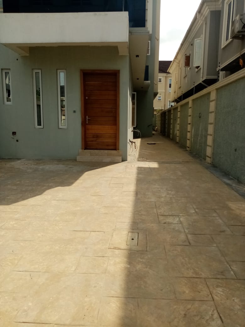 5 Bedroom in Magodo phase 2